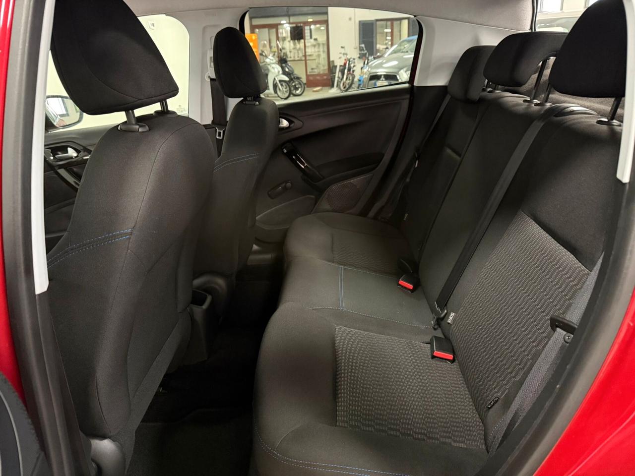 Peugeot 208 PureTech 82cv 5 porte Allure