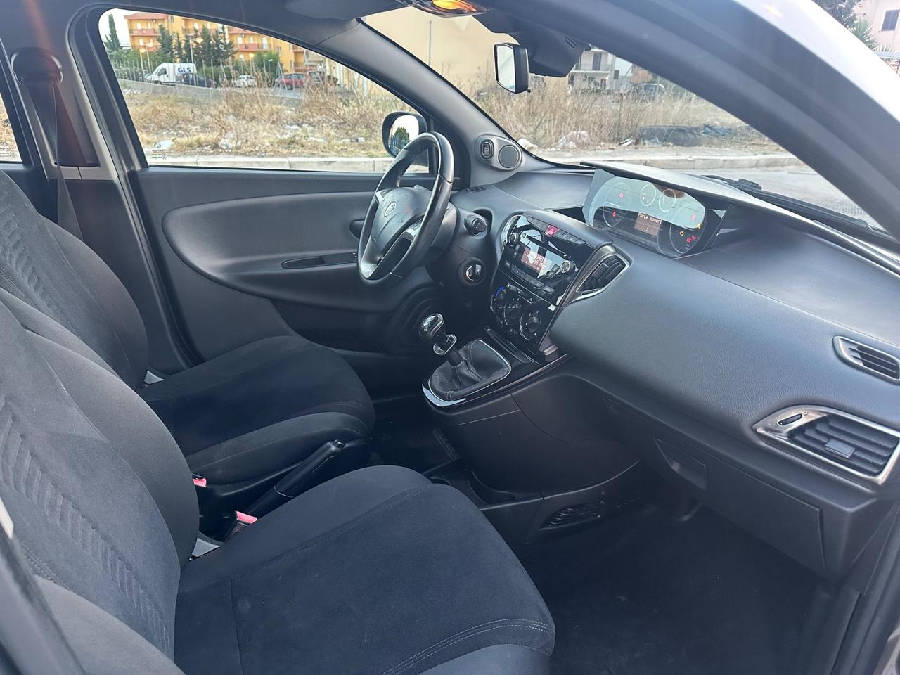 Lancia Ypsilon 1.2 69 CV 5 porte Gold