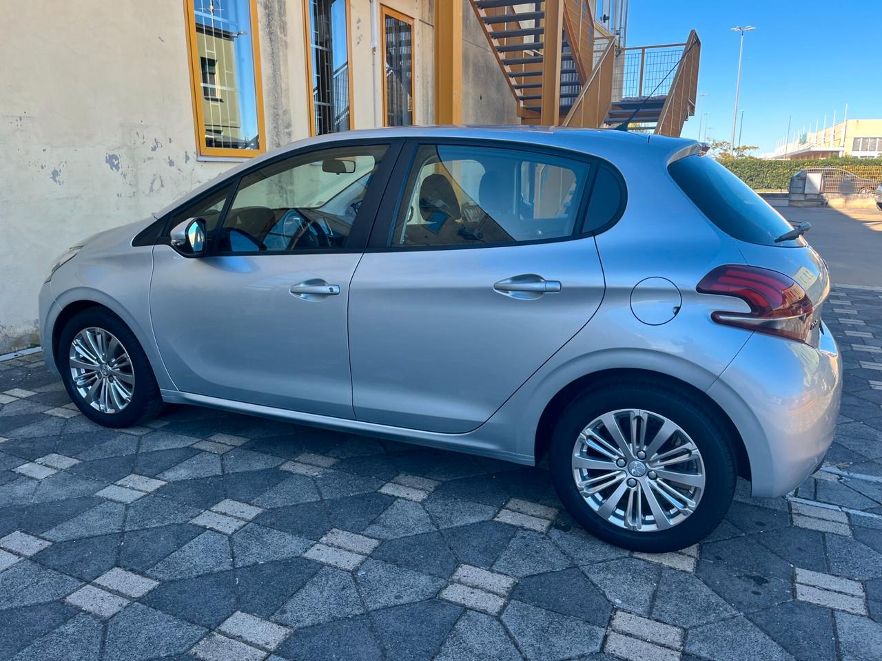 Peugeot 208 PureTech 82 5p. GPL Active