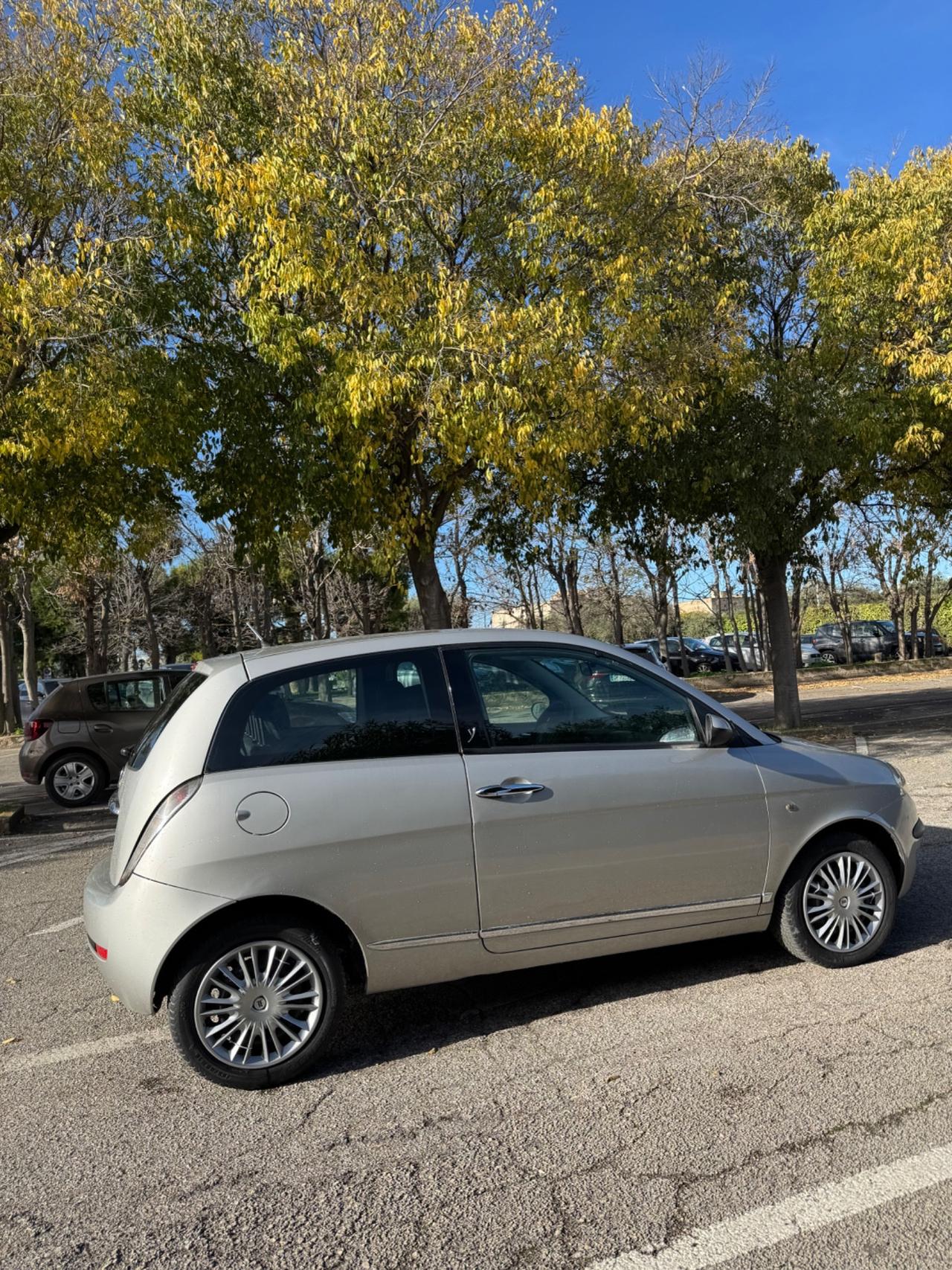 Lancia Ypsilon 1.3 MJT 75 CV Argento