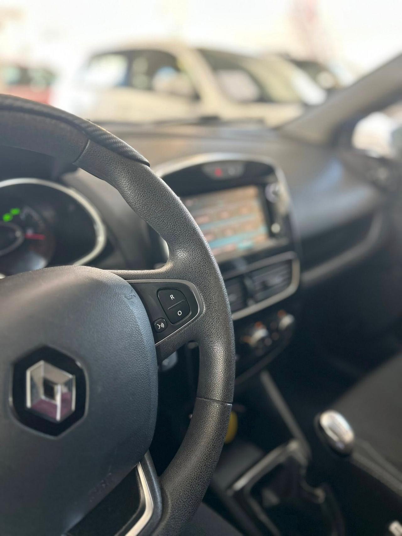 Renault Clio 1.2 75CV -2016 SOLO 92.000KM