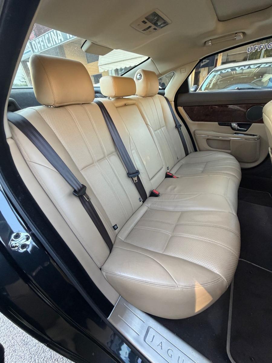 JAGUAR - XJ - 3.0D V6 Premium Luxury