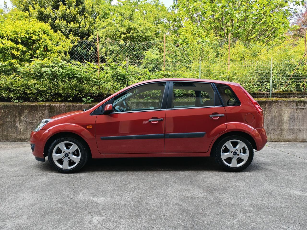 Ford Fiesta 1.2 BENZINA 75cv / 37.000km / Unipro