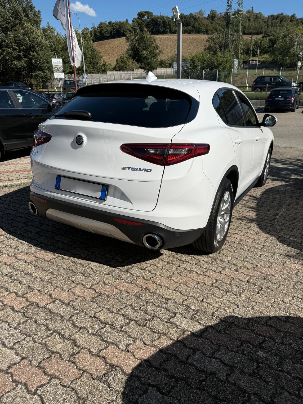 Alfa Romeo Stelvio 2.2 Turbodiesel 190 CV AT8 Q4 Business