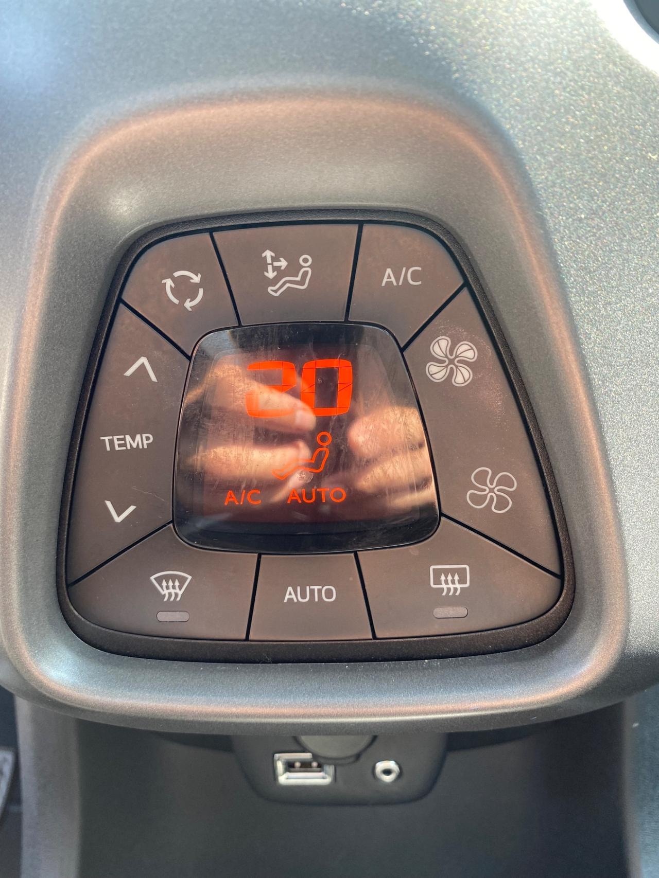 Toyota Aygo Connect 1.0 VVT-i 72 CV 5 porte x-clusiv