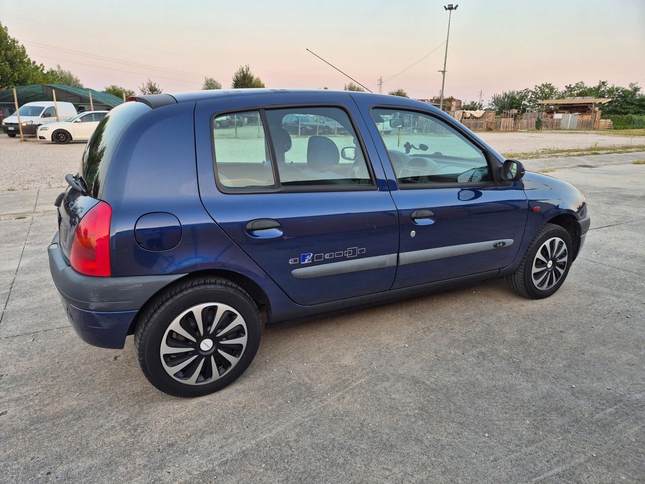 Renault Clio 1.4 cat 5 porte MTV neopatentati