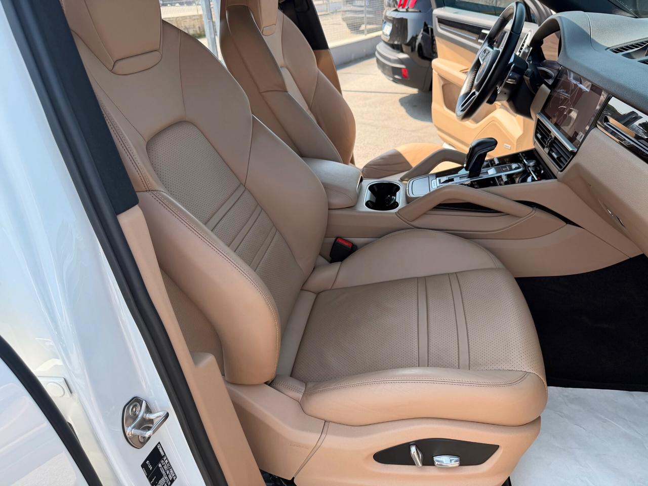 Porsche Cayenne Coupé 3.0 V6 E-Hybrid/tetto pan/scarico/pasm/bose