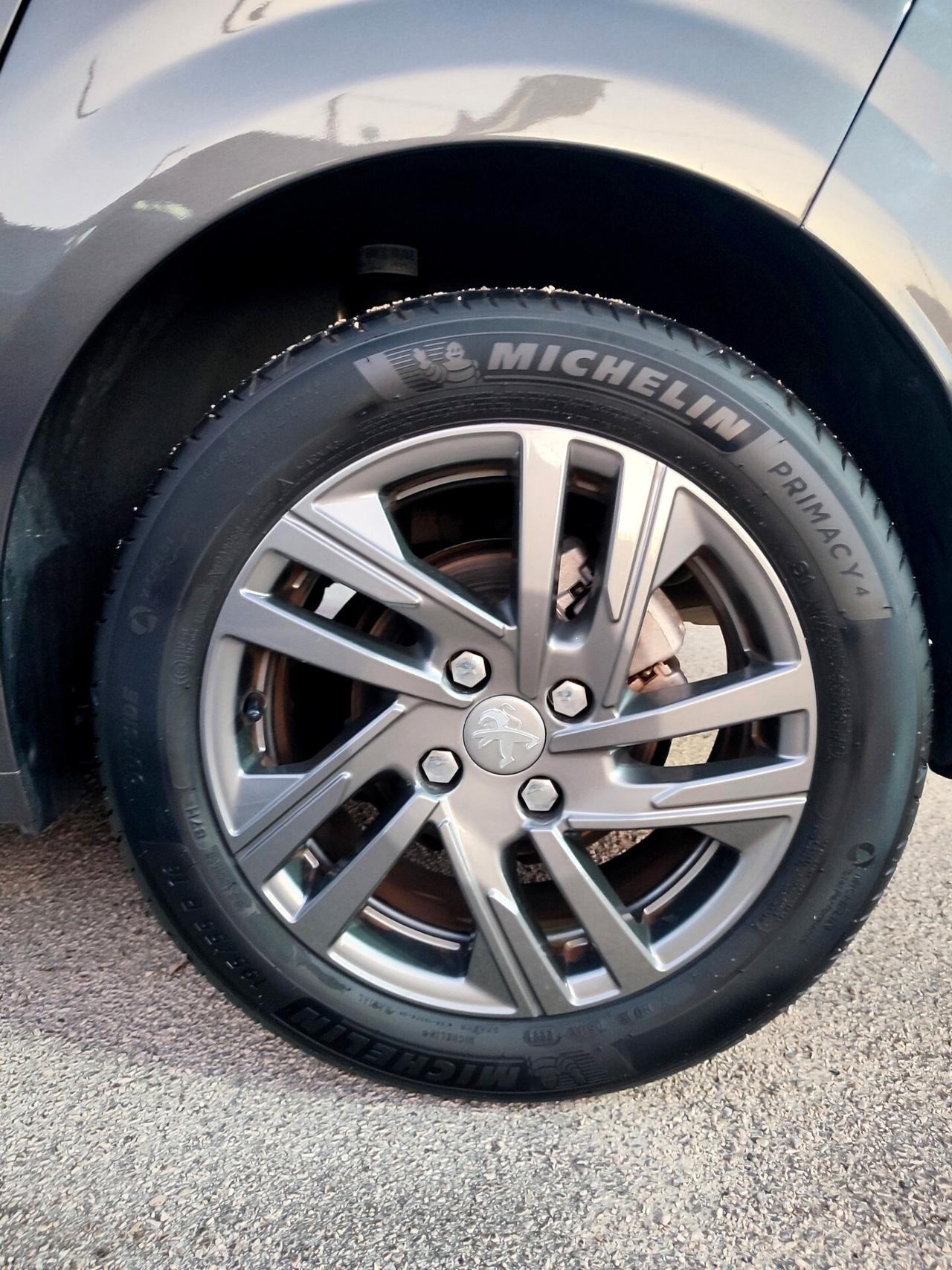 Peugeot 208 1.2 BZ 101CV Allure