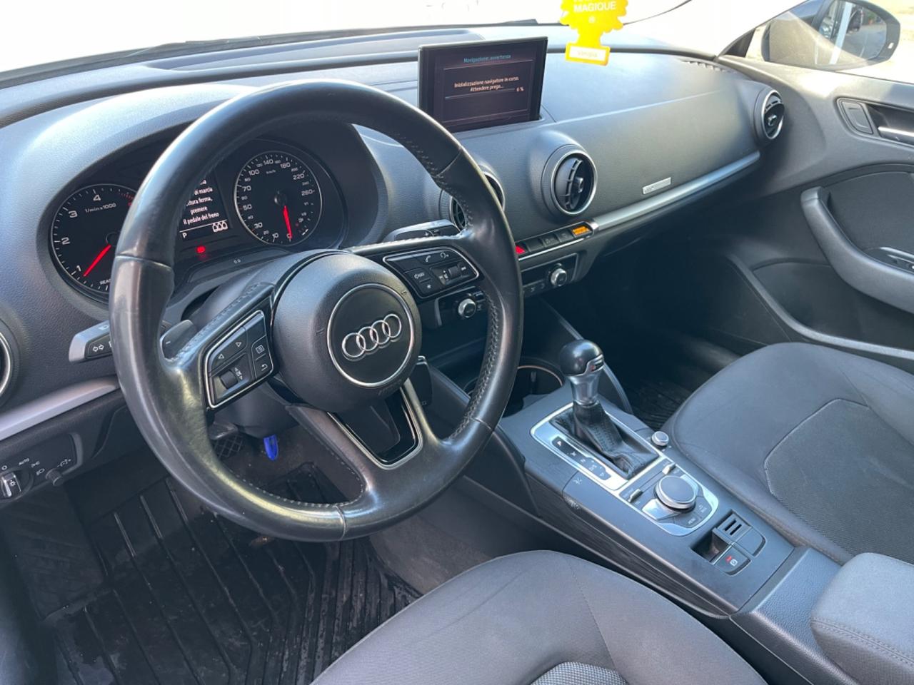 Audi A3 SPB 2.0 TDI S tronic Sport (IDENTITY BLACK)