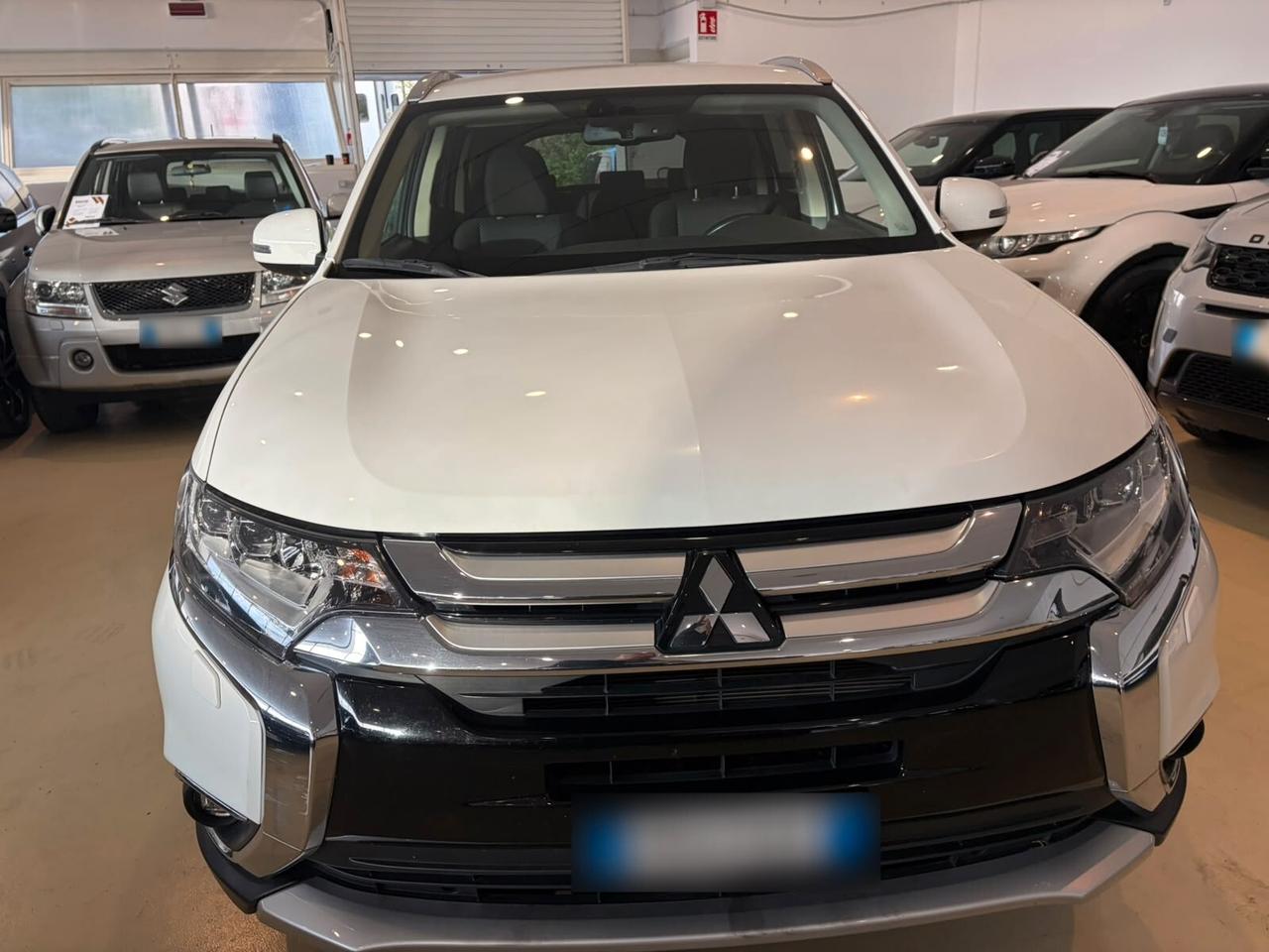 Mitsubishi Outlander 2.2 DI-D 4WD Instyle Plus SDA 7 posti