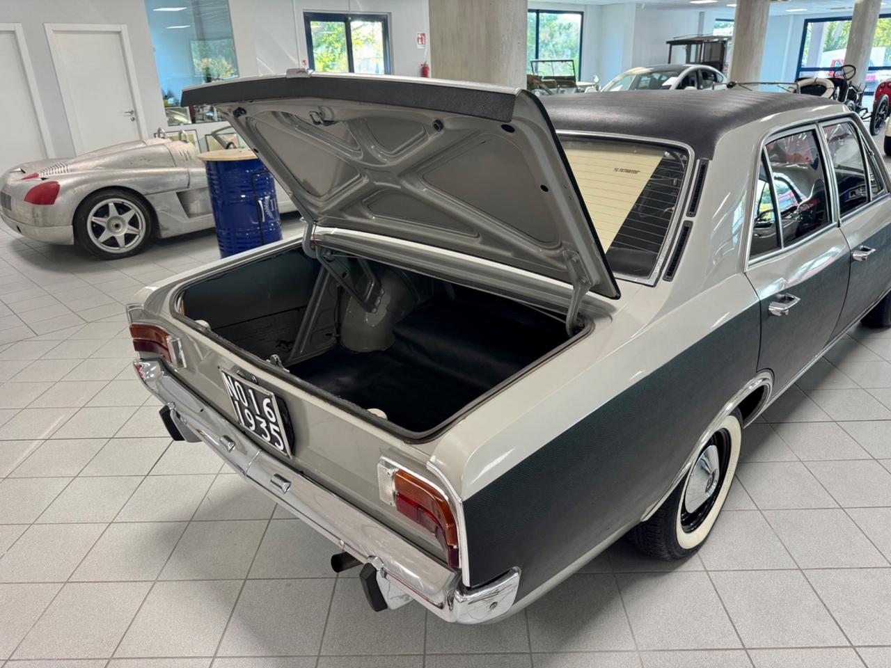Opel Rekord 1.9 C Lusso Automatic/Clima