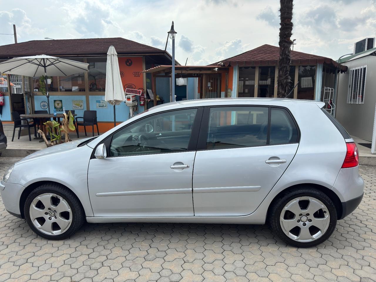 Volkswagen Golf ADATTA A NEOPATENTATI 1.6 16V FSI 5p. Comfortline
