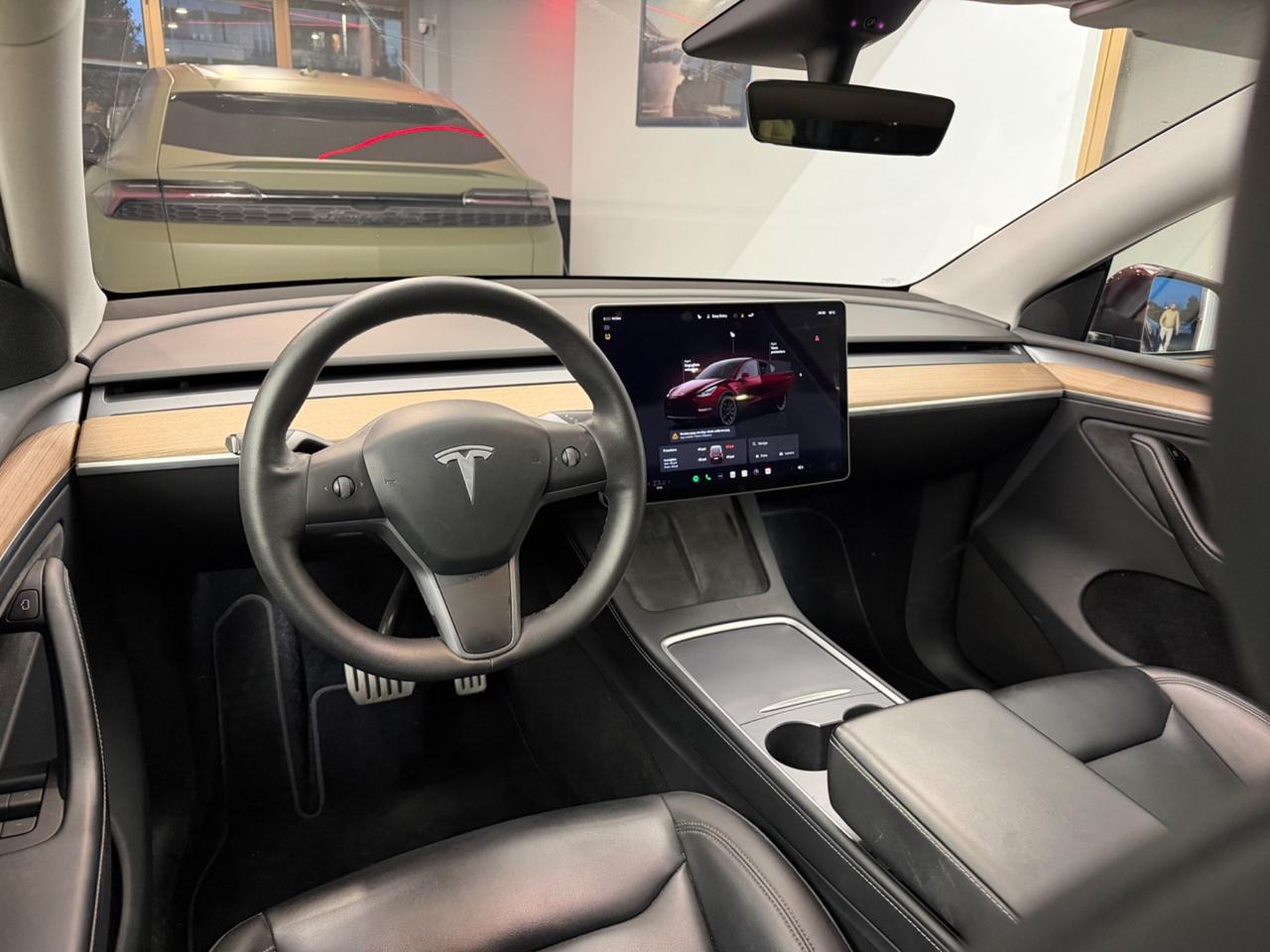 Tesla Model Y AWD Performance Iva esposto
