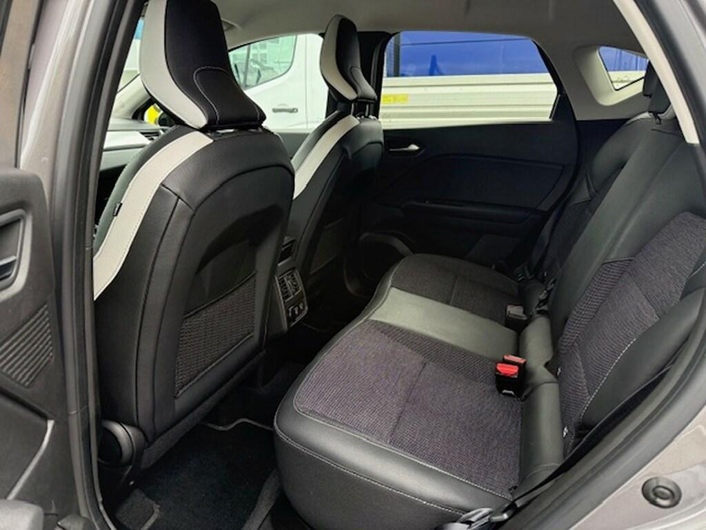 Renault Captur 1.6 E-TECH Hybrid Techno Fast Track Auto