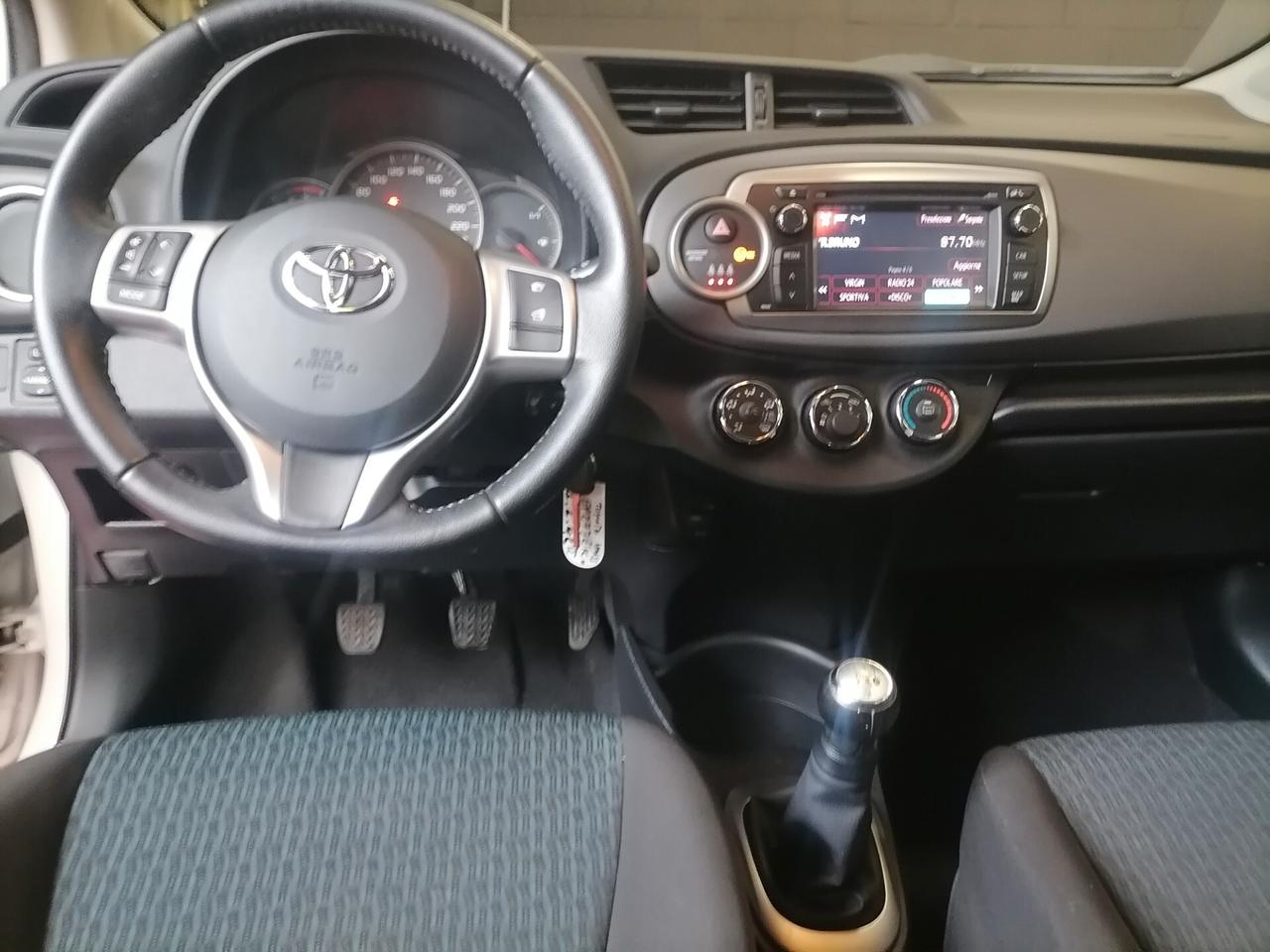 Toyota Yaris 1.0 5 porte Lounge Adatta per neopatentati