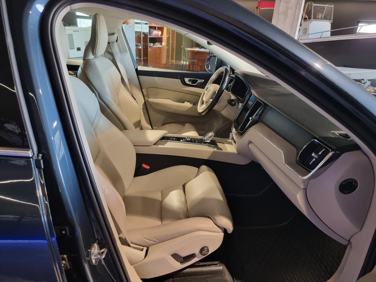 VOLVO XC60 2.0 B4d Mild Hybrid 197 CV Inscription Auto • PER OPERATORI DEL SETTORE