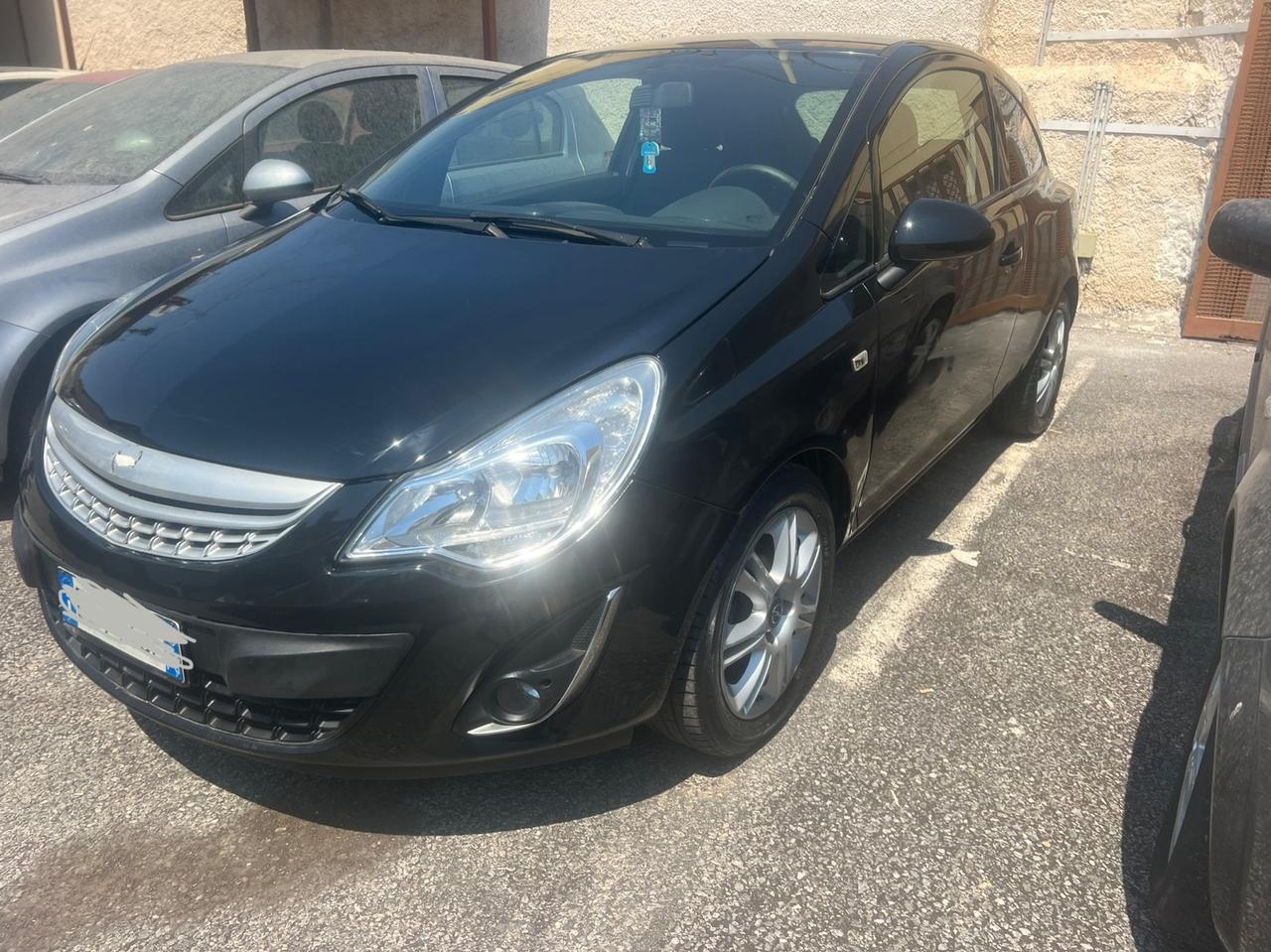 Opel corsa 1.2 benzina GPL anno 2013