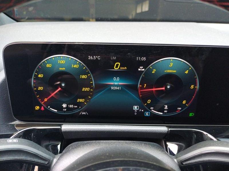 Mercedes-Benz GLA 180 D PREMIUM AUTO