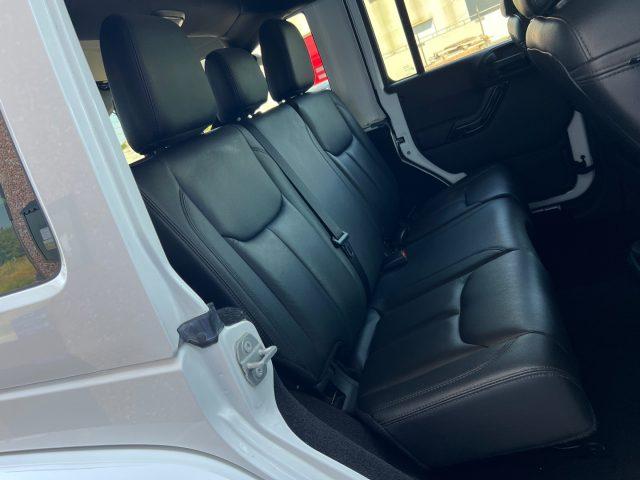 JEEP Wrangler Unlimited 2.8 CRD DPF Sahara Auto