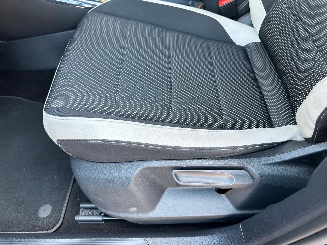 Volkswagen T-Roc 2.0 TDI SCR 150 CV Business BlueMotion Manuale