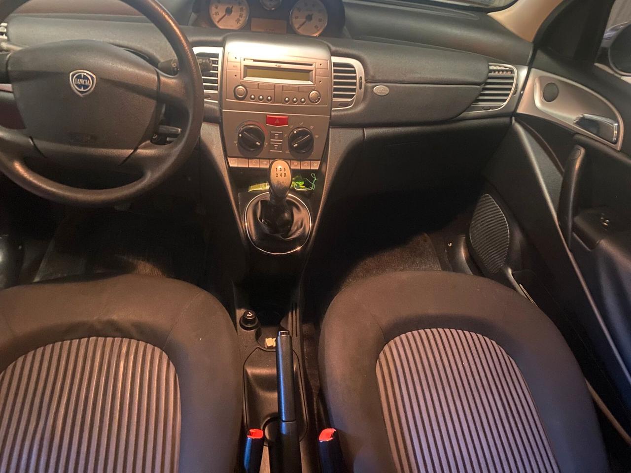 Lancia Ypsilon 1.2 Argento