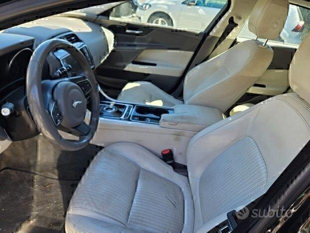 JAGUAR XE MOTORE ROTTO DA SOSTITUIRE