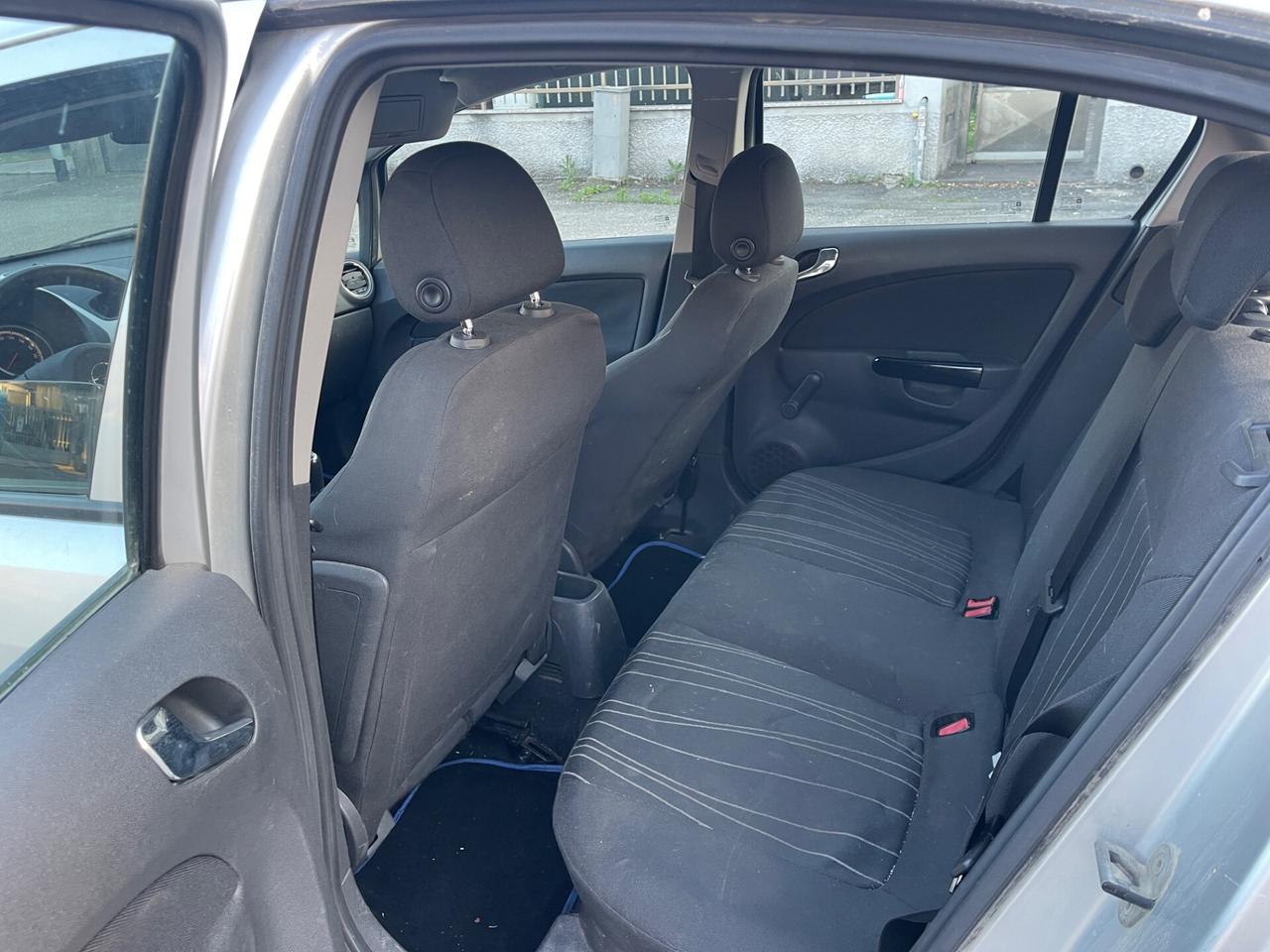 Opel Corsa 1.2 benzina euro4 per COMERCIANTI