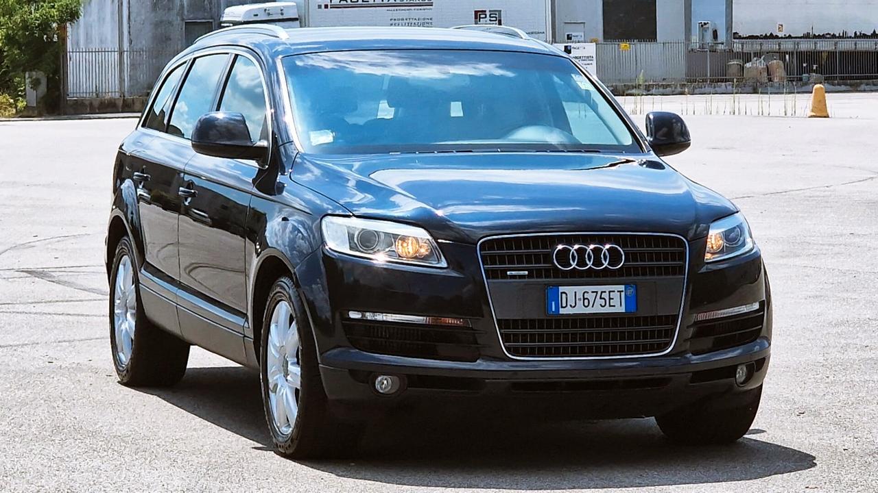 Audi Q7 3.0 V6 TDI 240 CV quattro 7 Posti