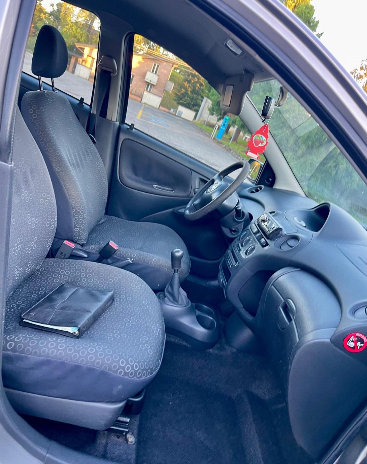 Toyota Yaris 1.0i 16V cat 5 porte Expo