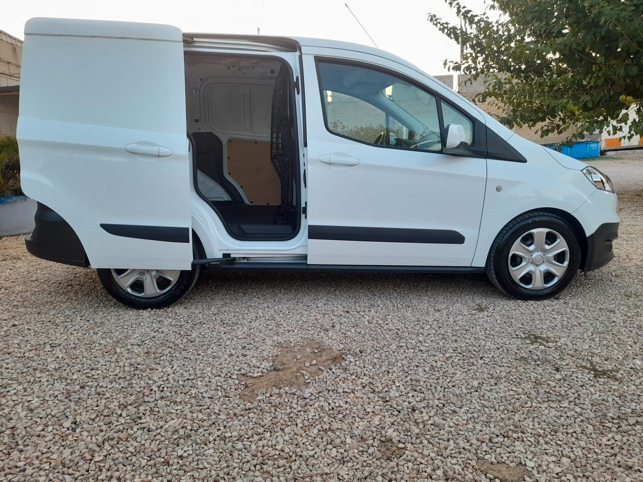 FORD TRANSIT COURIER 2018 Iva inclusa nel prezzo