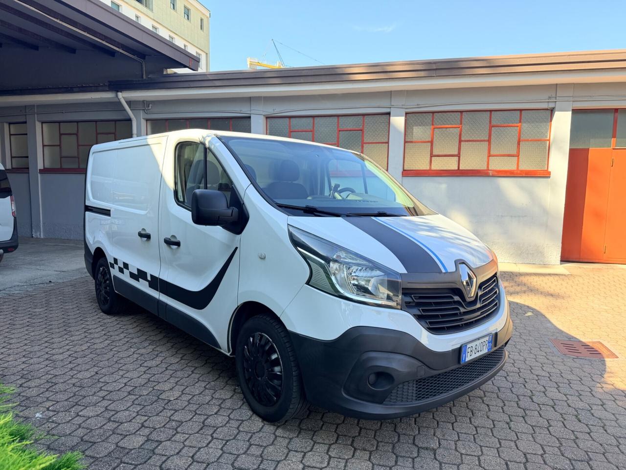 FURGONE RENAULT TRAFIC