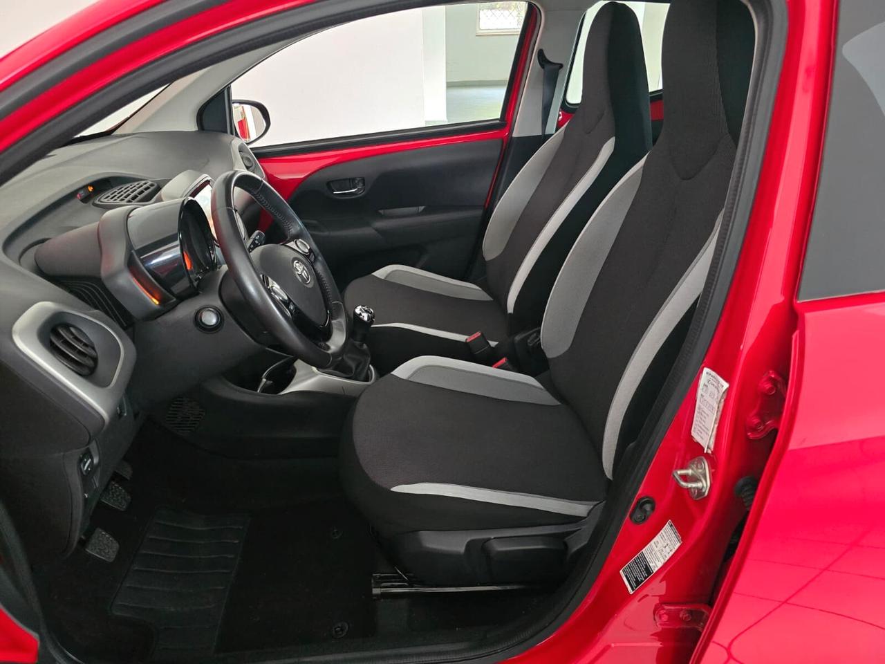 Toyota Aygo 1.0 VVT-i 69 CV 5 porte x-play