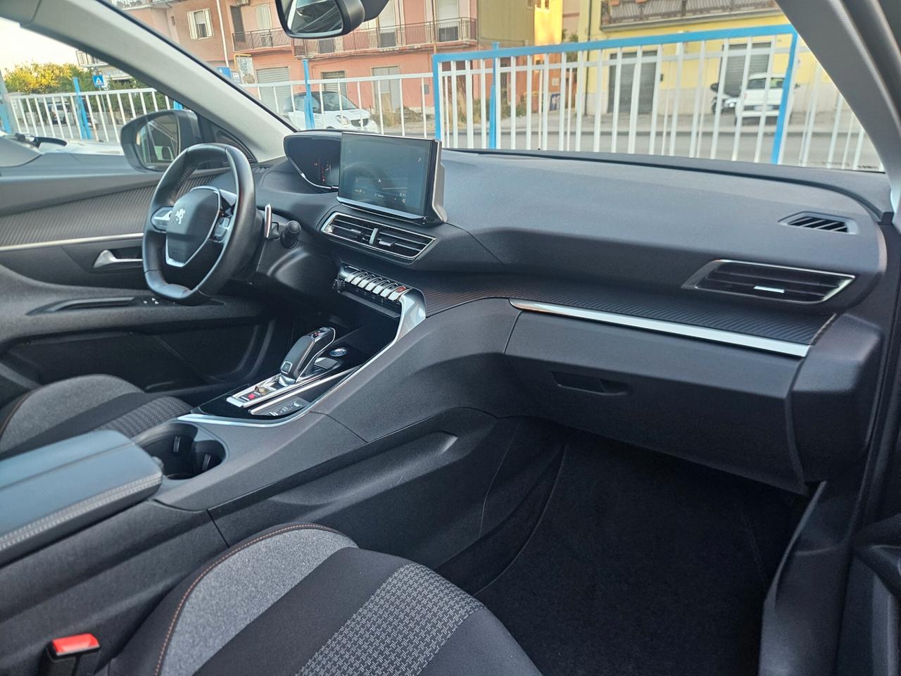 Peugeot 3008 BlueHDi 130 S&S EAT8 Business Edition