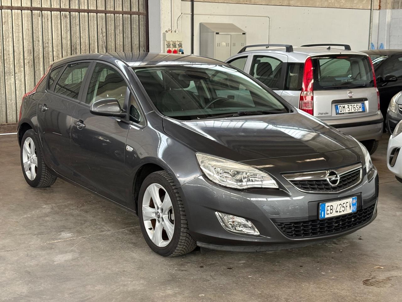 Opel Astra 1.6 115CV 5 porte Cosmo