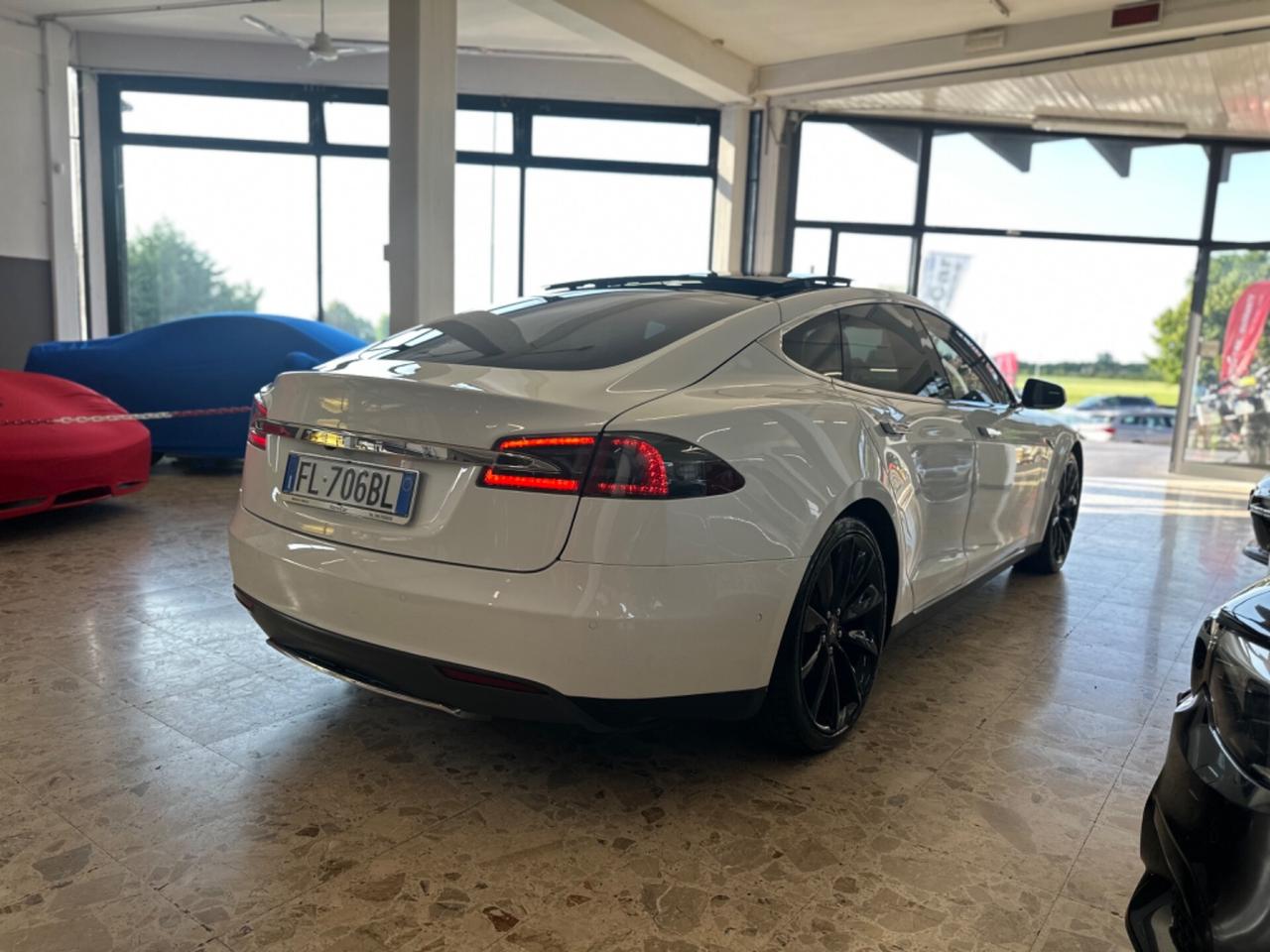 Tesla Model S 85kWh Dual Motor ricariche gratuite
