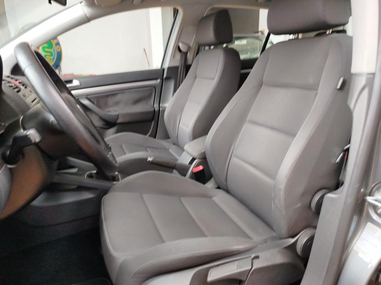 Volkswagen Golf 5p 1.6 fsi Sport, adatta a neop. Unico Prop.