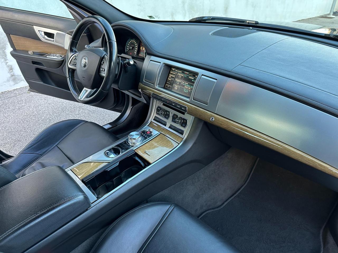 Jaguar XF Berlina XF 2.2d Luxury 200cv auto