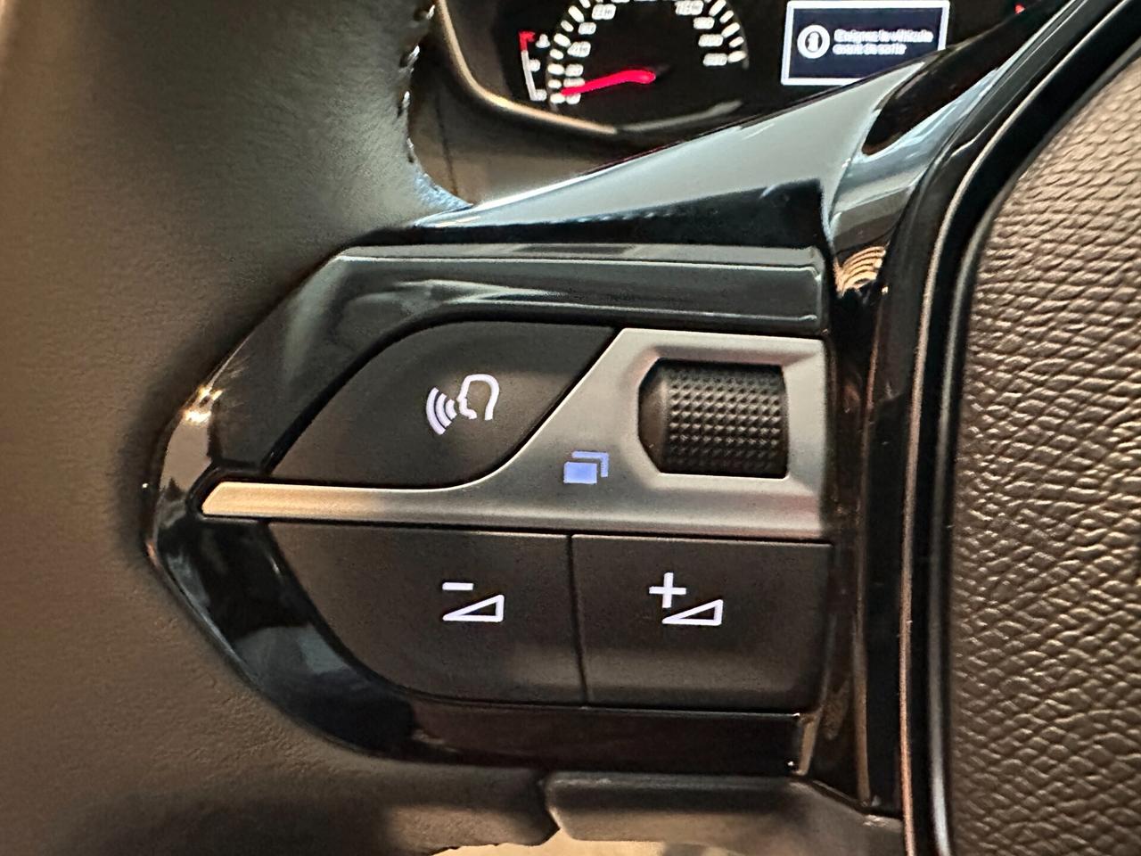 Peugeot 208 Hybrid 110 e-DCS6 Business