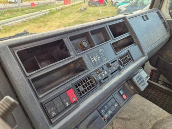 Renault M 180 GRU 14 mt - Ribaltabile trilaterale