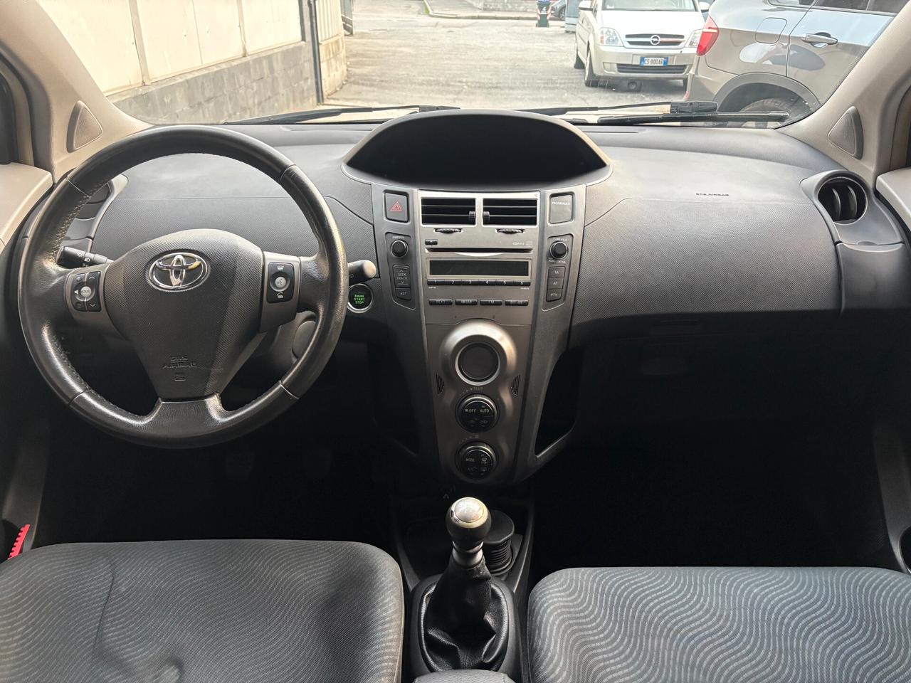 Toyota Yaris 1.0 5 porte Sol