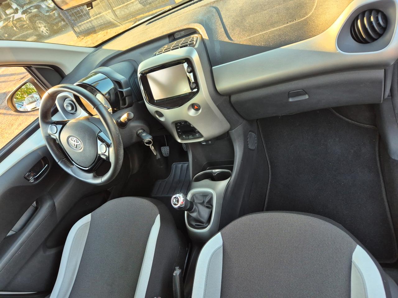 Toyota Aygo 1.0 VVT-i 69 CV 5 porte x-wave MMT
