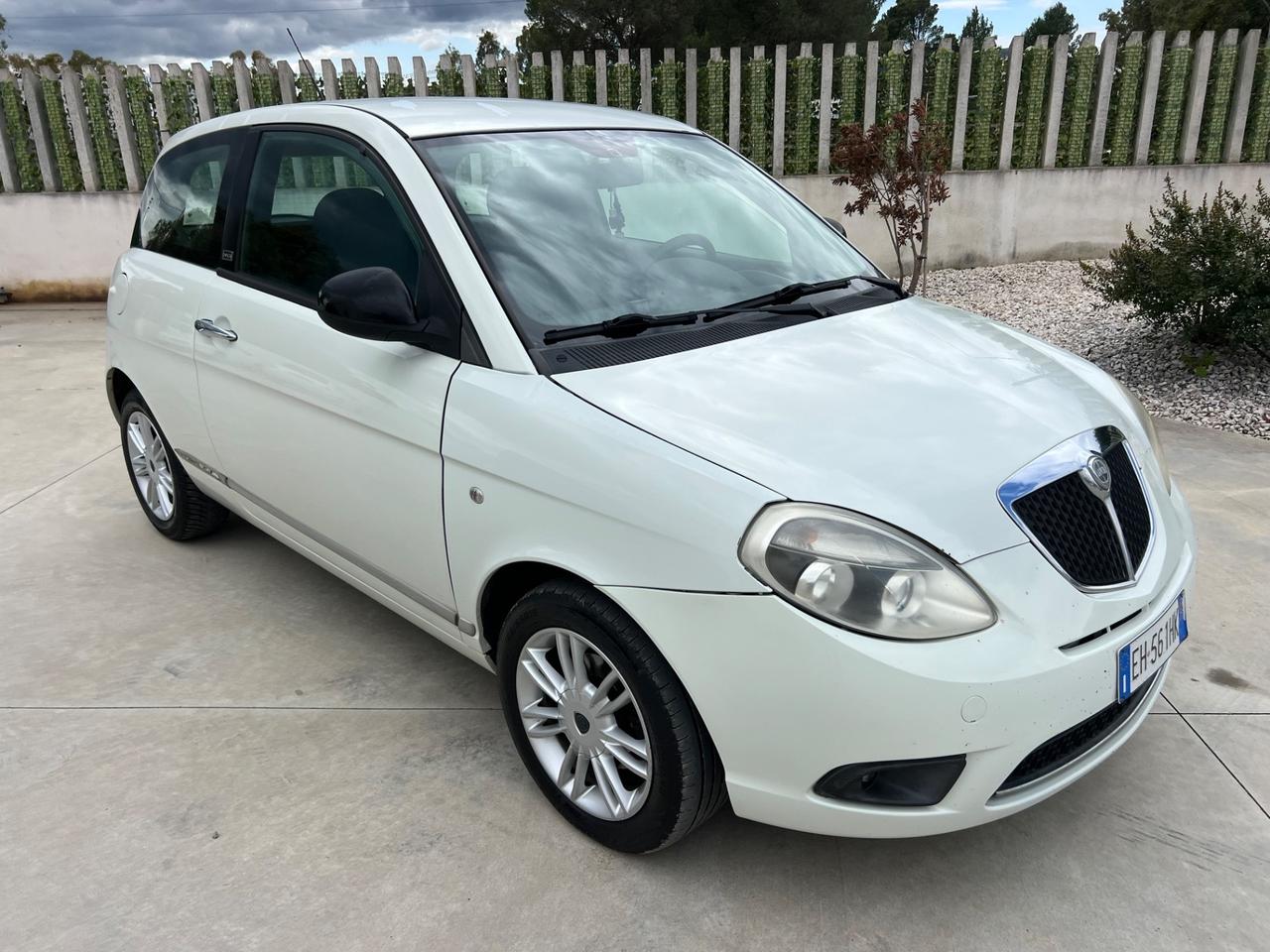 Lancia Ypsilon 1.3 MJT 75 CV 2011