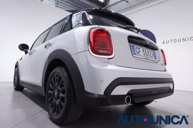 MINI Cooper 1.5 COOPER CAMDEN 5 PORTE FARI LED