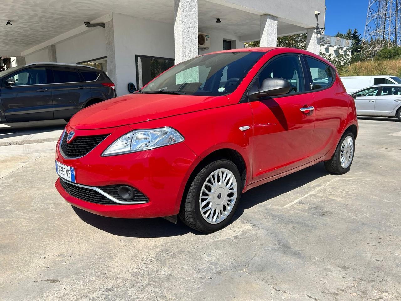 Lancia Ypsilon 1.2 69 CV 5 porte Silver