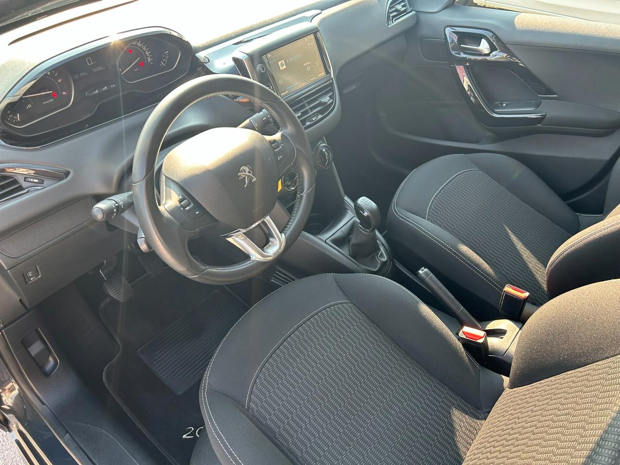 Peugeot 208 1.6 BlueHDi 75CV 5p. Black Line - OK NEOPATENTATI