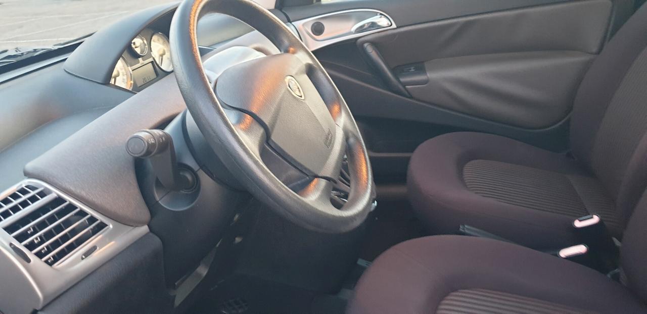 LANCIA YPSILON 1.4 16V ORO