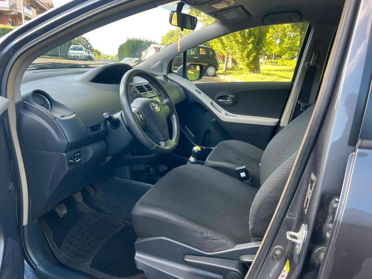 Toyota Yaris 1.0 5 porte