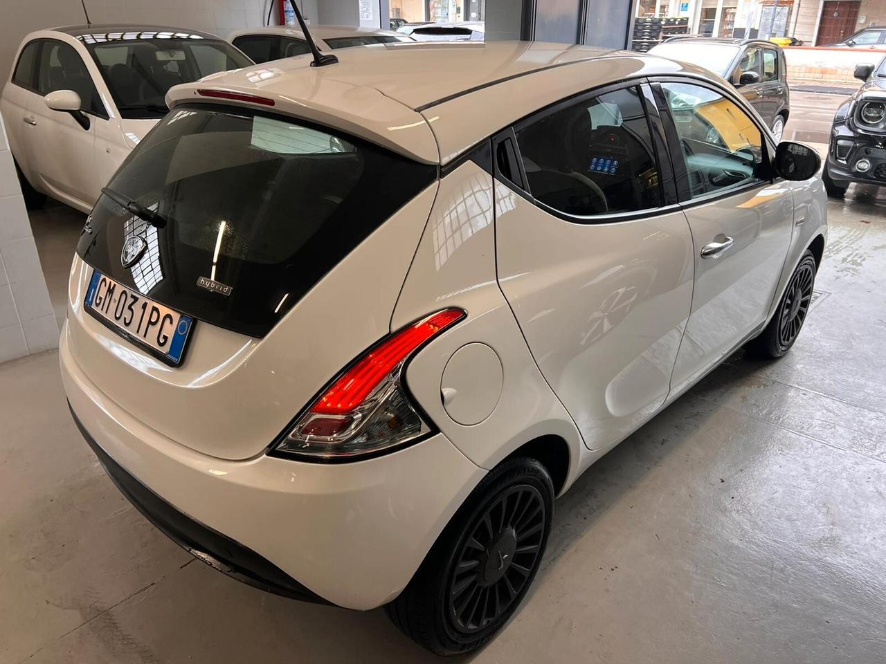 Lancia Ypsilon 1.0 FireFly 5 porte S&S Hybrid Gold