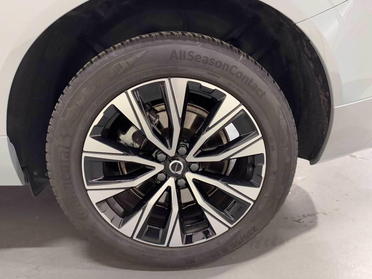 VOLVO XC60 B5 PLUS DARK AWD AUTO