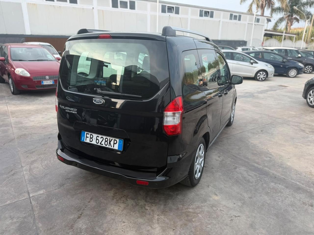 Ford Tourneo Courier 1.5 TDCI 75 CV Titanium
